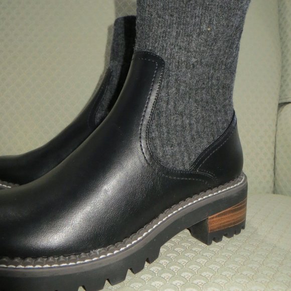 Nwt Daphne Boots Memory Foam Target 